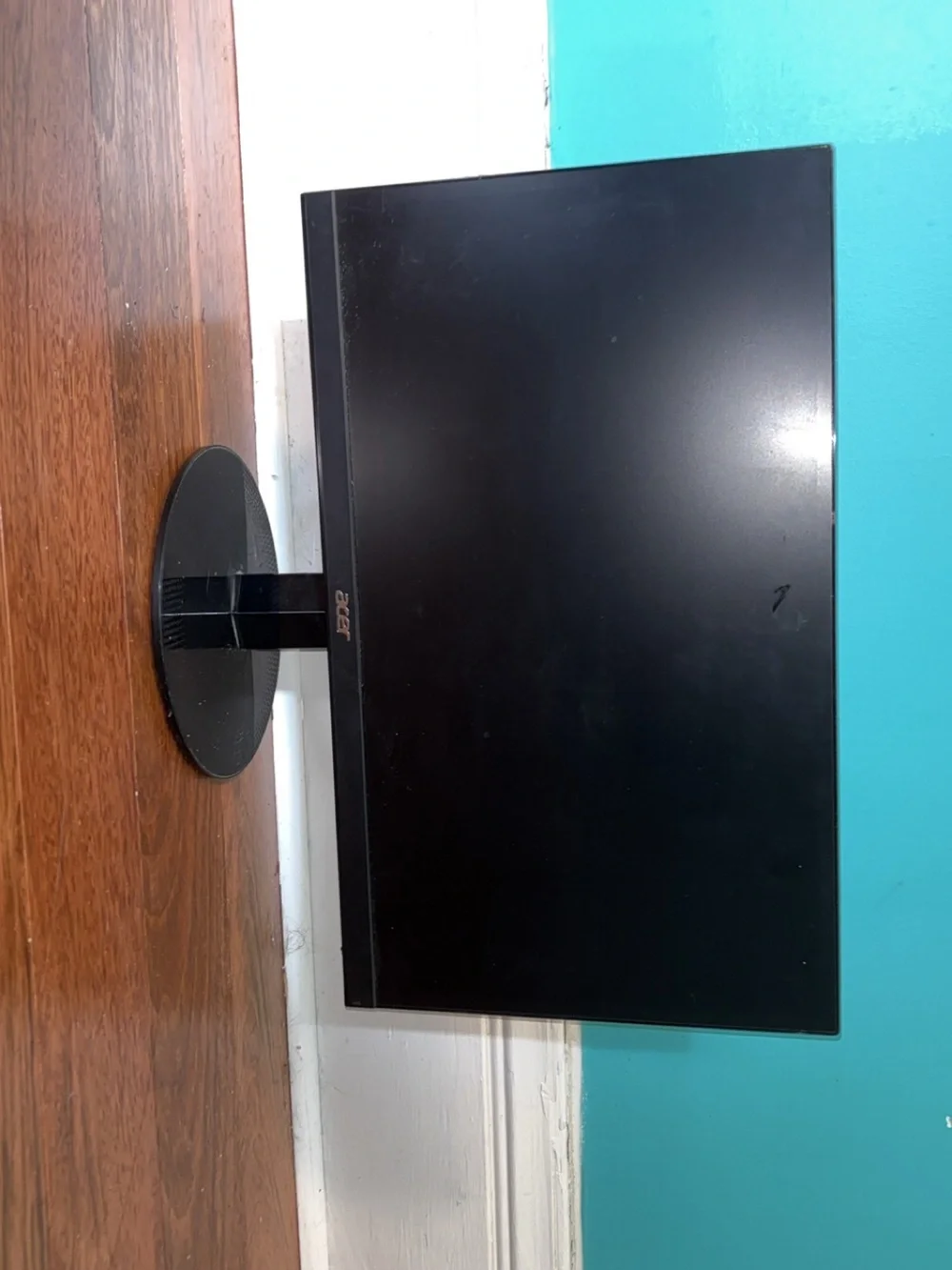Acer Black Computer Monitor with Round Stand